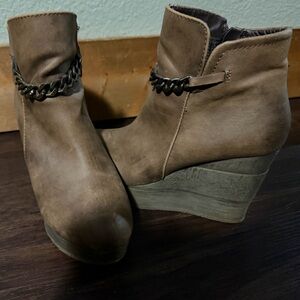 Sbicca Tan Wedge Ankle Boots with Chain Detail